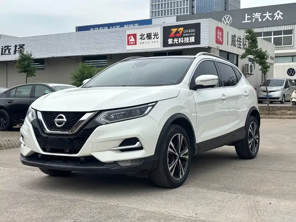 Nissan Qashqai — фото 1
