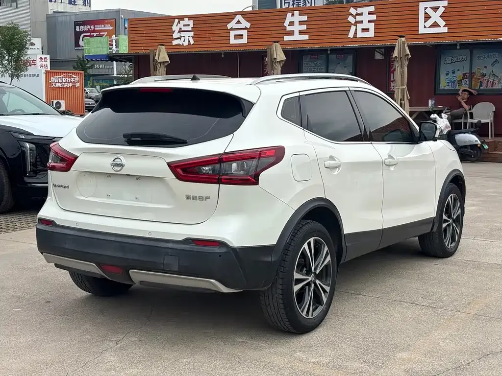 Nissan Qashqai — фото 7