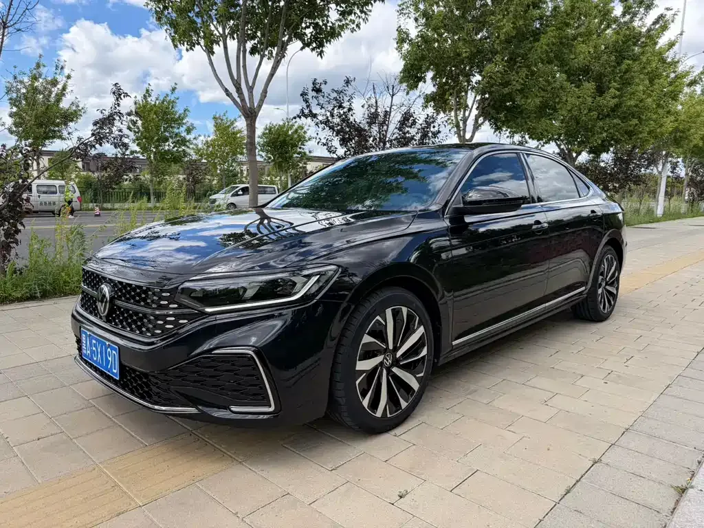 Volkswagen Passat — фото 1