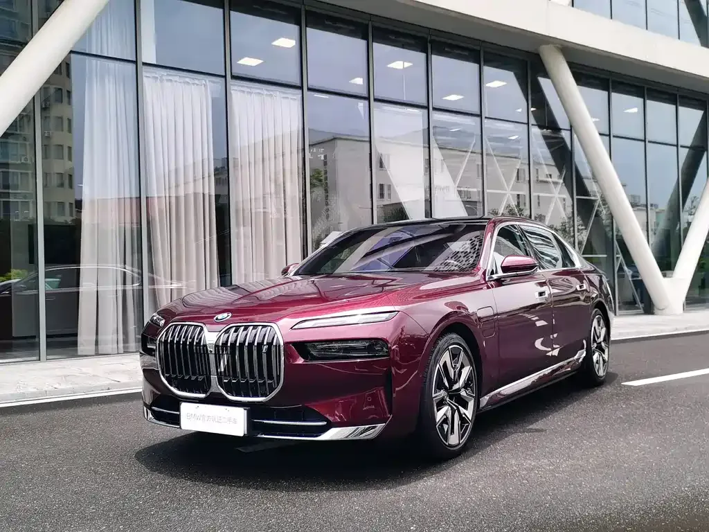 BMW i7 — фото 1