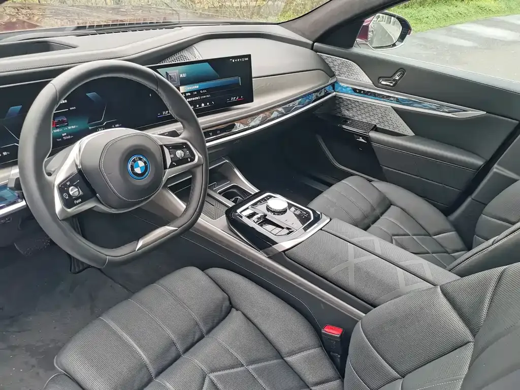 BMW i7 — фото 4