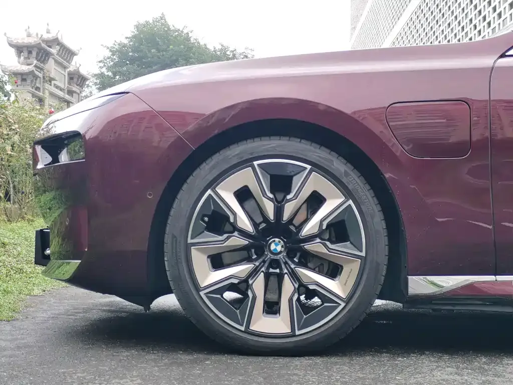 BMW i7 — фото 2