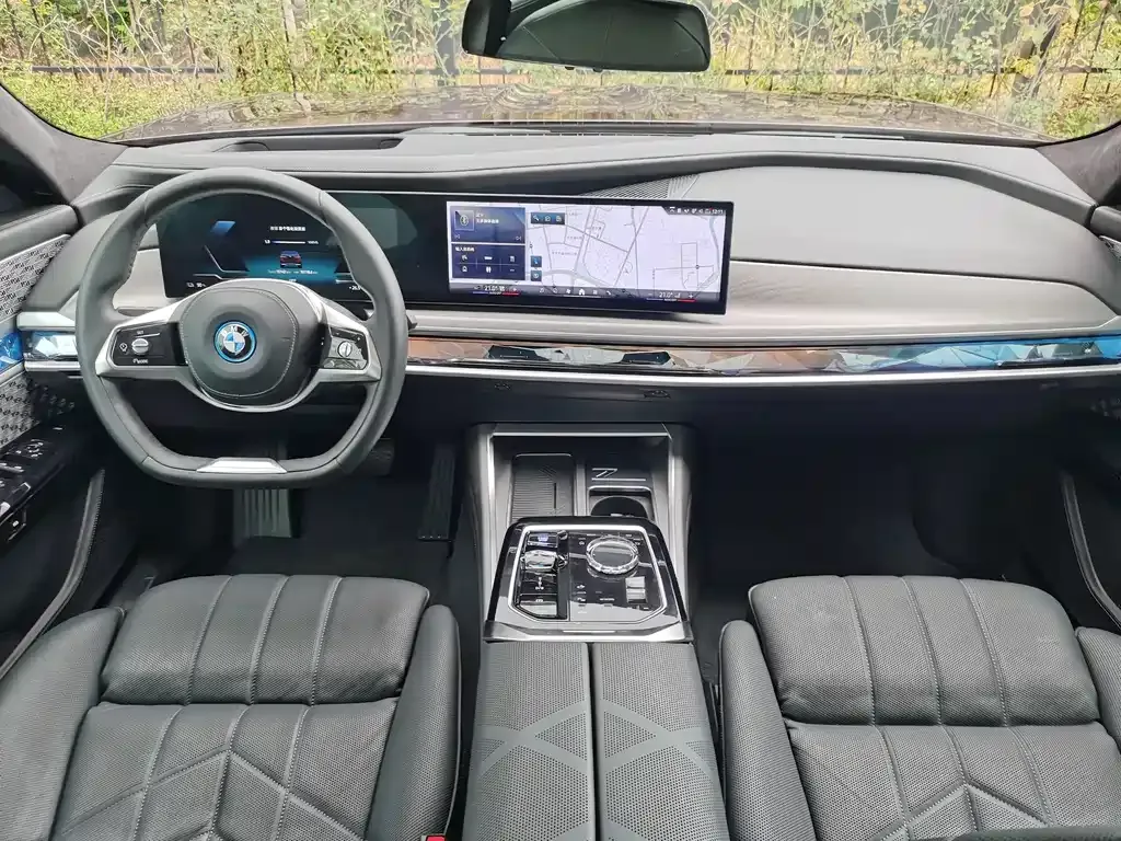 BMW i7 — фото 10