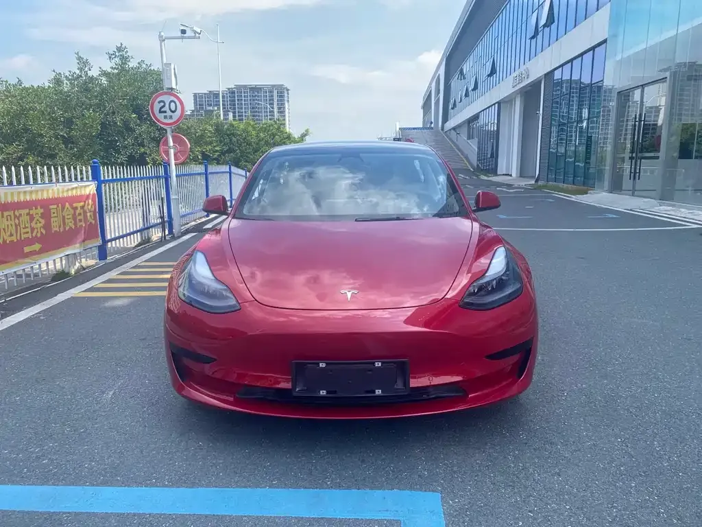 Tesla Model 3 — фото 5
