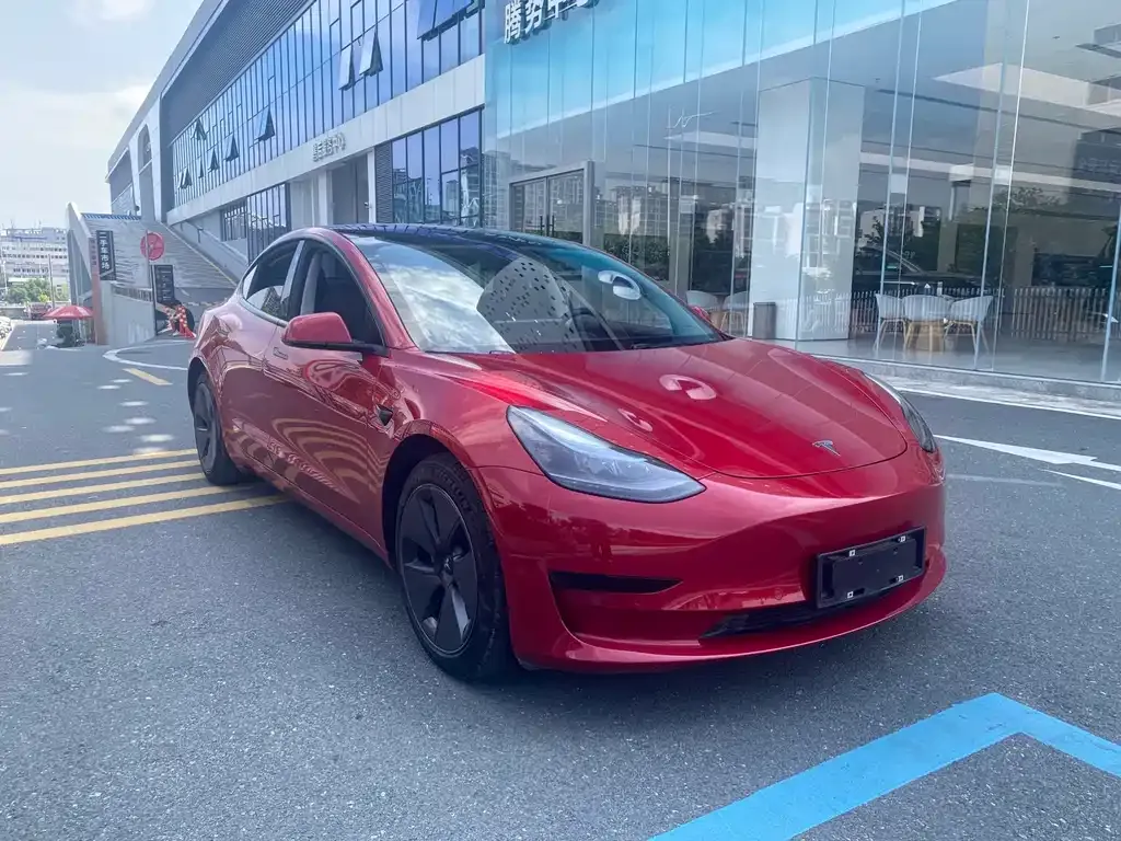 Tesla Model 3 — фото 6
