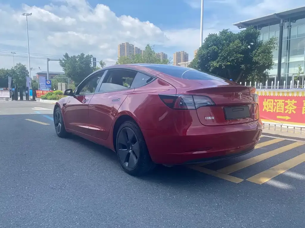 Tesla Model 3 — фото 7