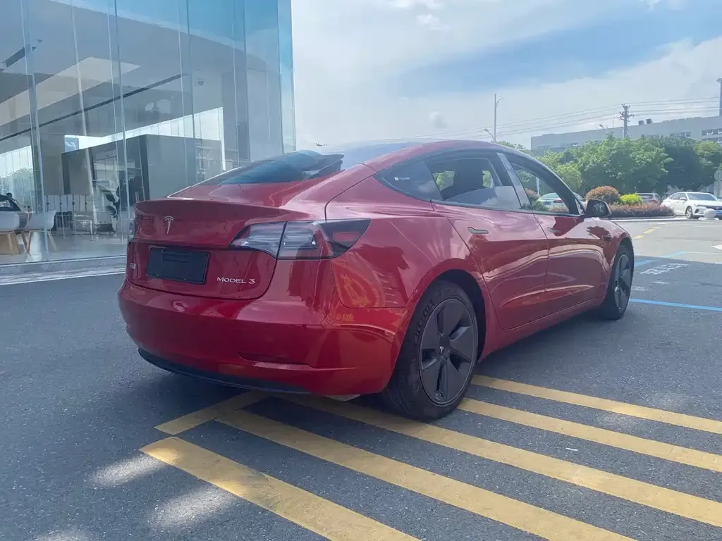 Tesla Model 3 — фото 3