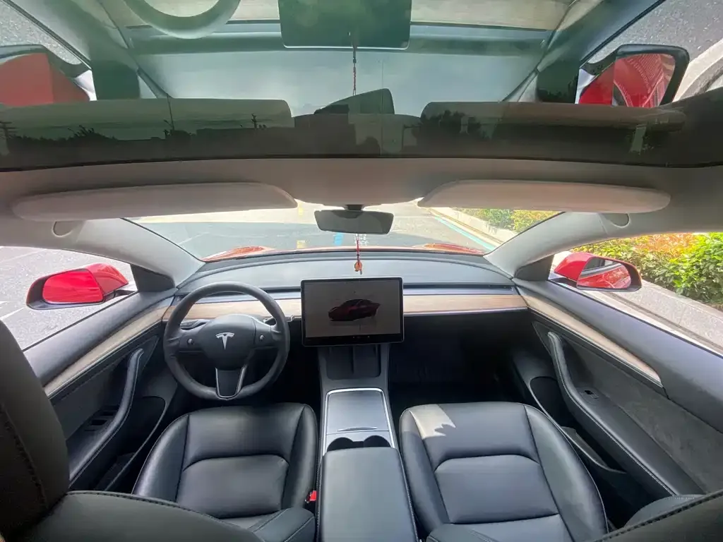 Tesla Model 3 — фото 4