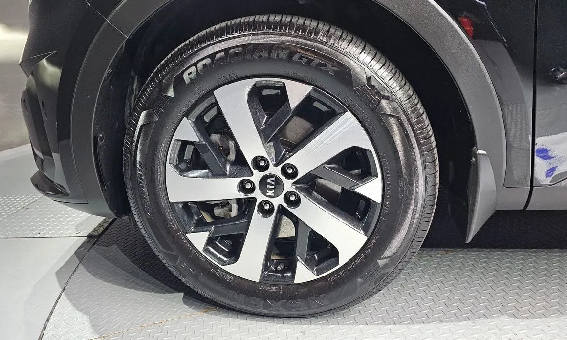 Kia Sorento — фото 8