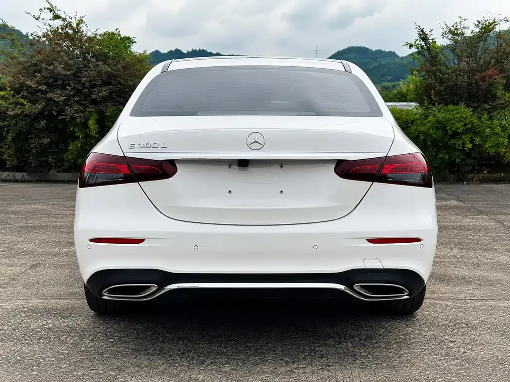 Mercedes-Benz E-Class — фото 4