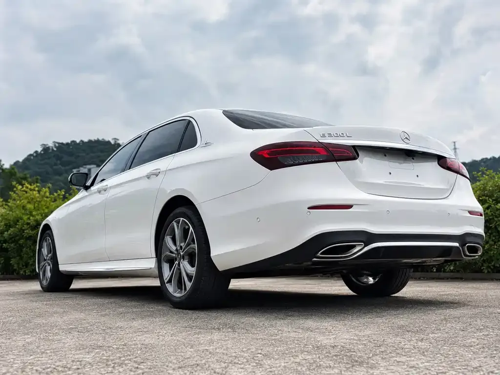 Mercedes-Benz E-Class — фото 3