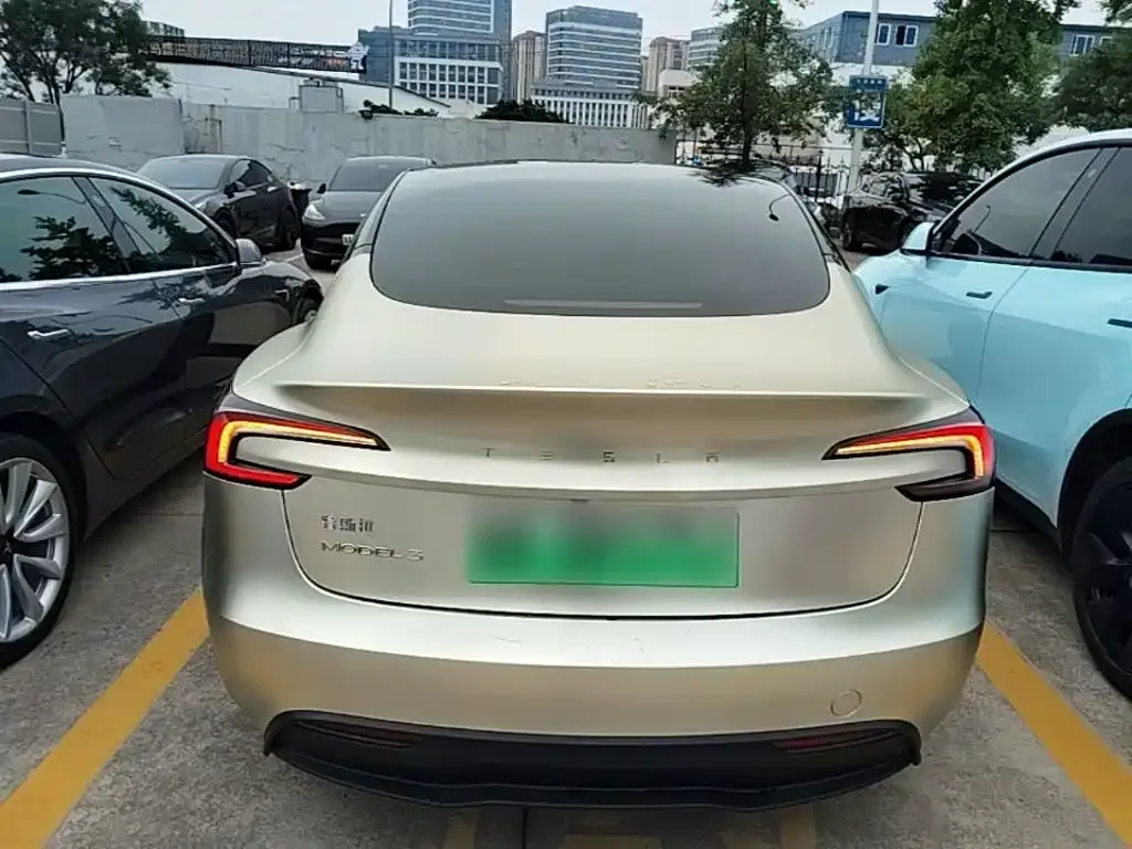 Tesla Model 3 — фото 7