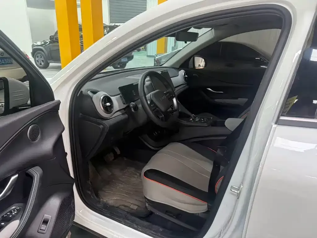 BYD Seal 05 DM-i — фото 9
