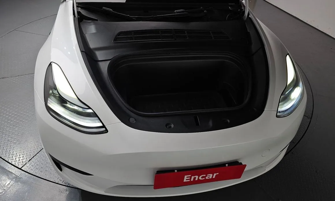 Tesla Model Y — фото 10