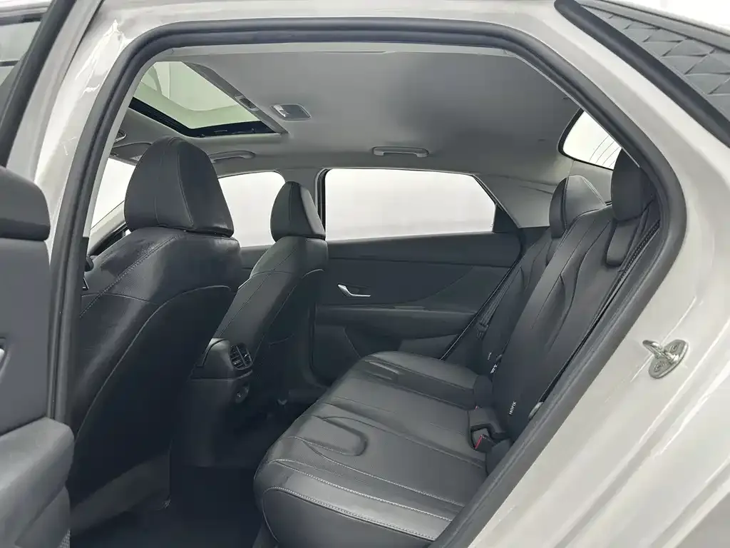Hyundai Elantra — фото 4