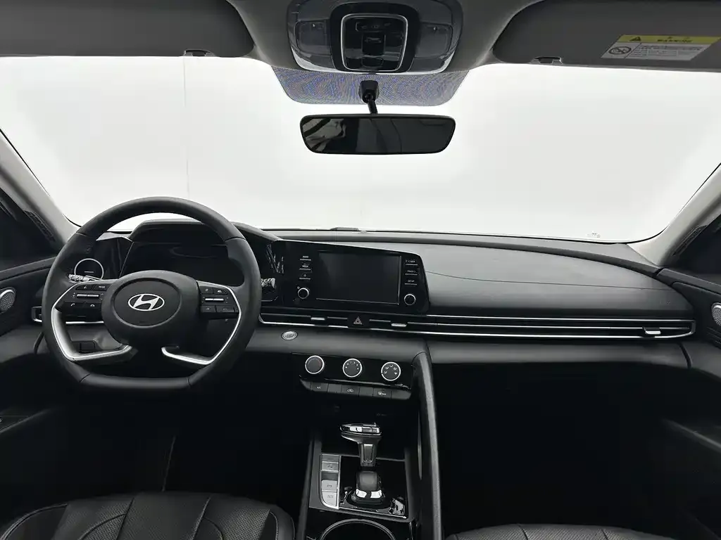 Hyundai Elantra — фото 9