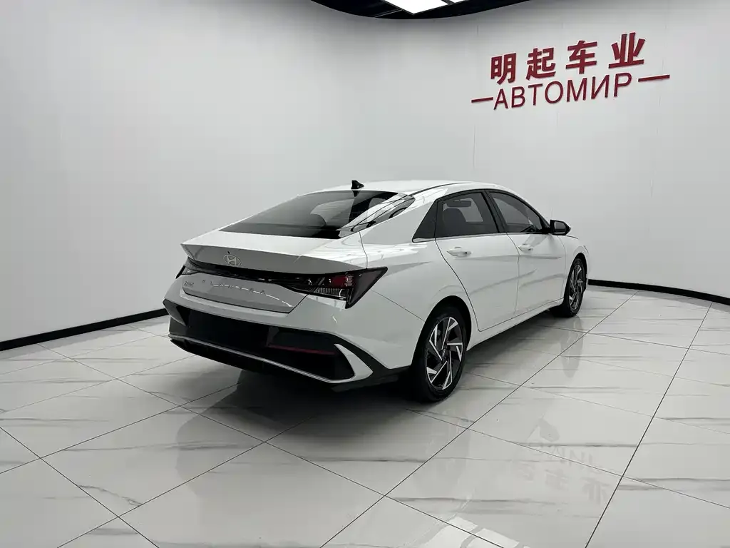 Hyundai Elantra — фото 2