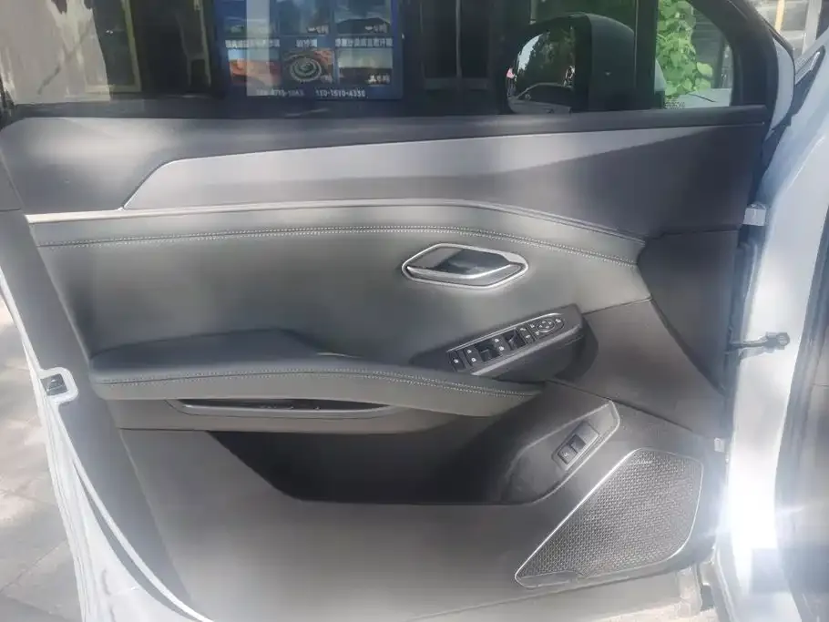 BYD L DM-i — фото 10