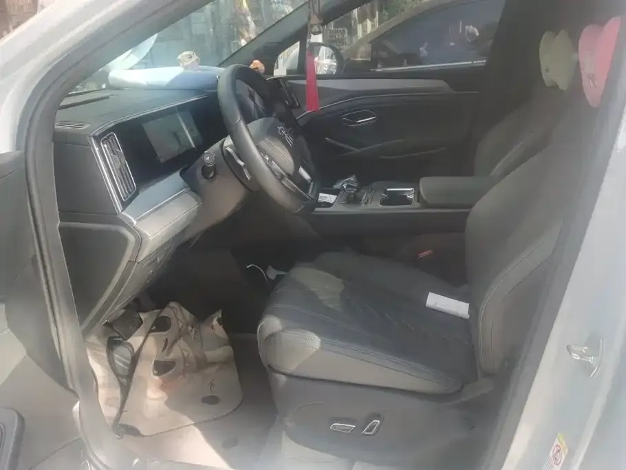 BYD L DM-i — фото 9