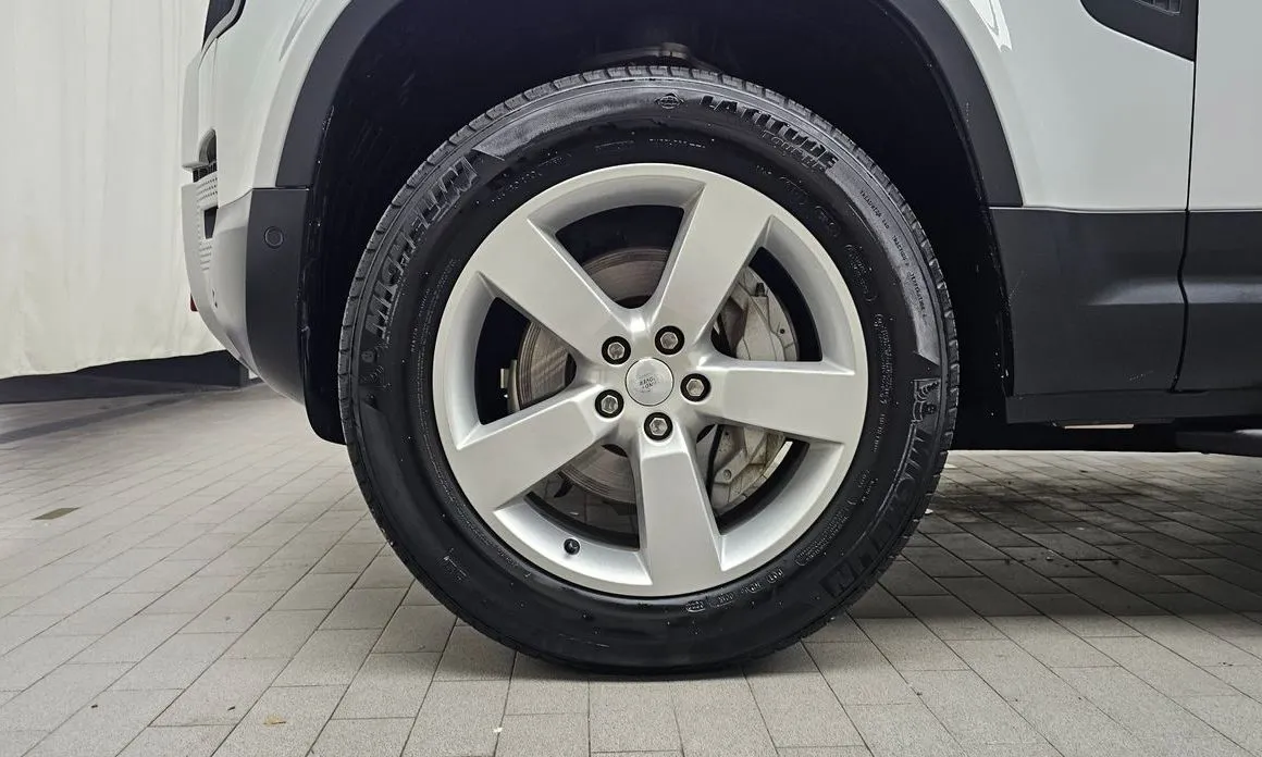 Land Rover Defender — фото 10