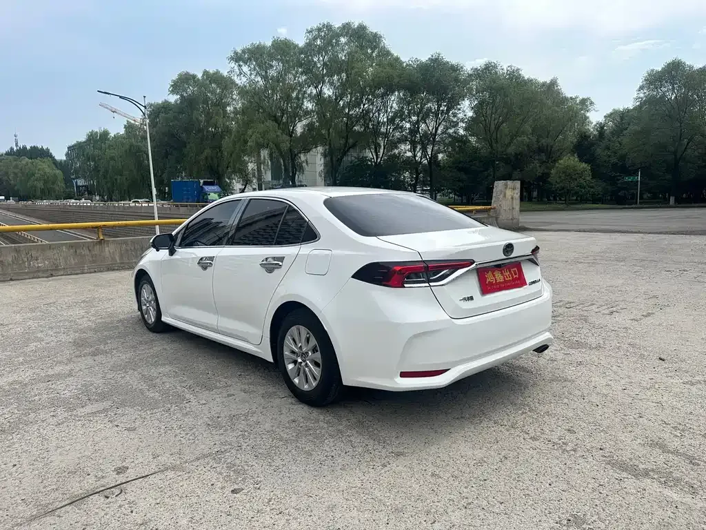Toyota Corolla — фото 3