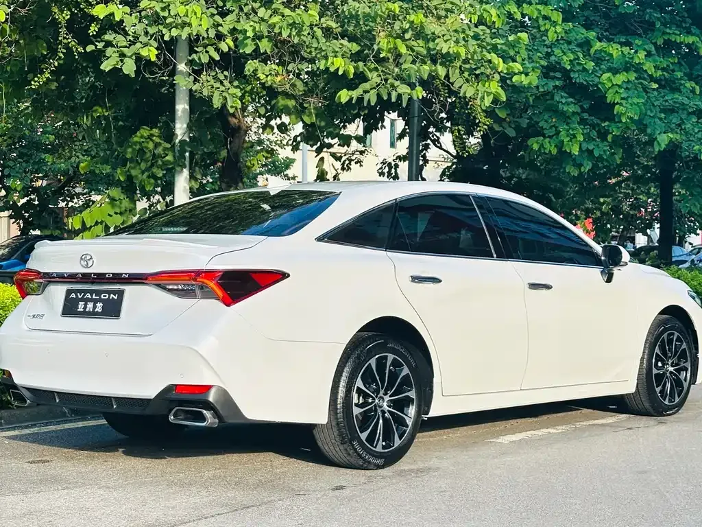 Toyota Avalon — фото 6