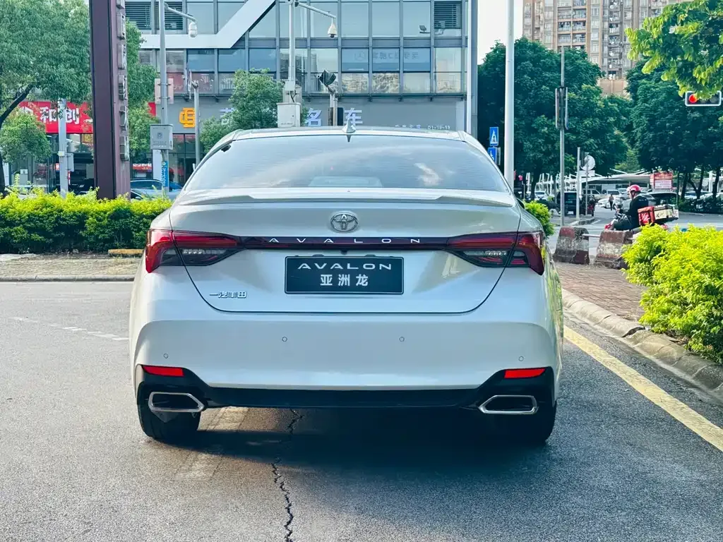 Toyota Avalon — фото 10