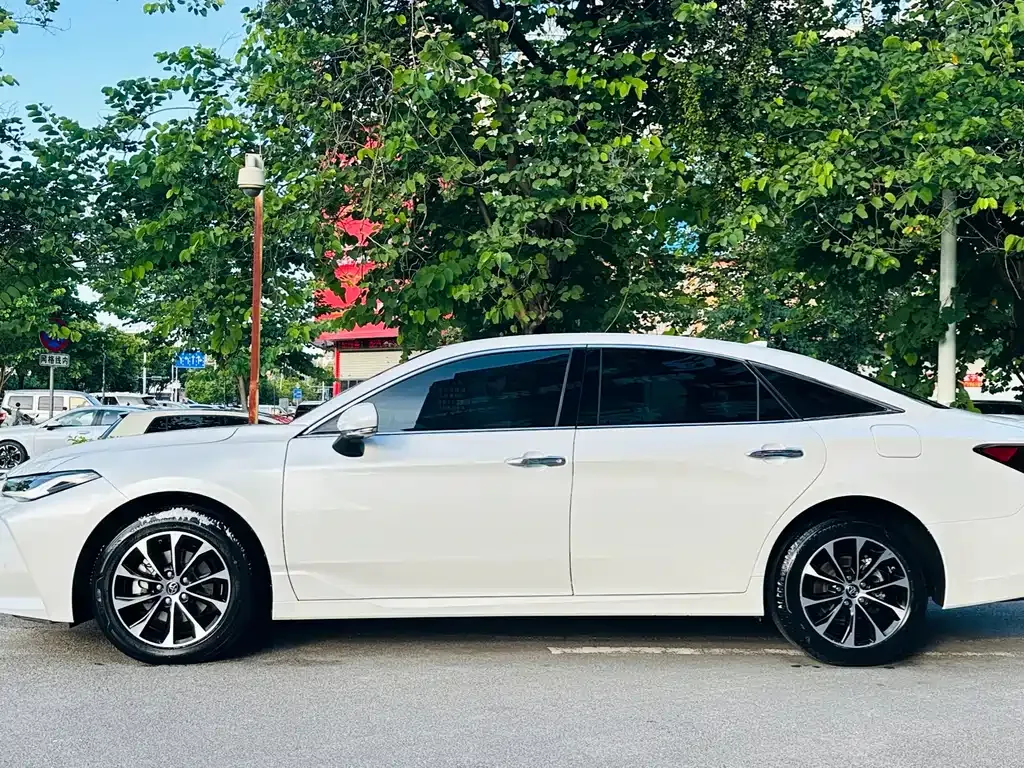 Toyota Avalon — фото 8