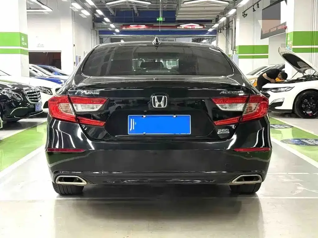 Honda Accord — фото 8