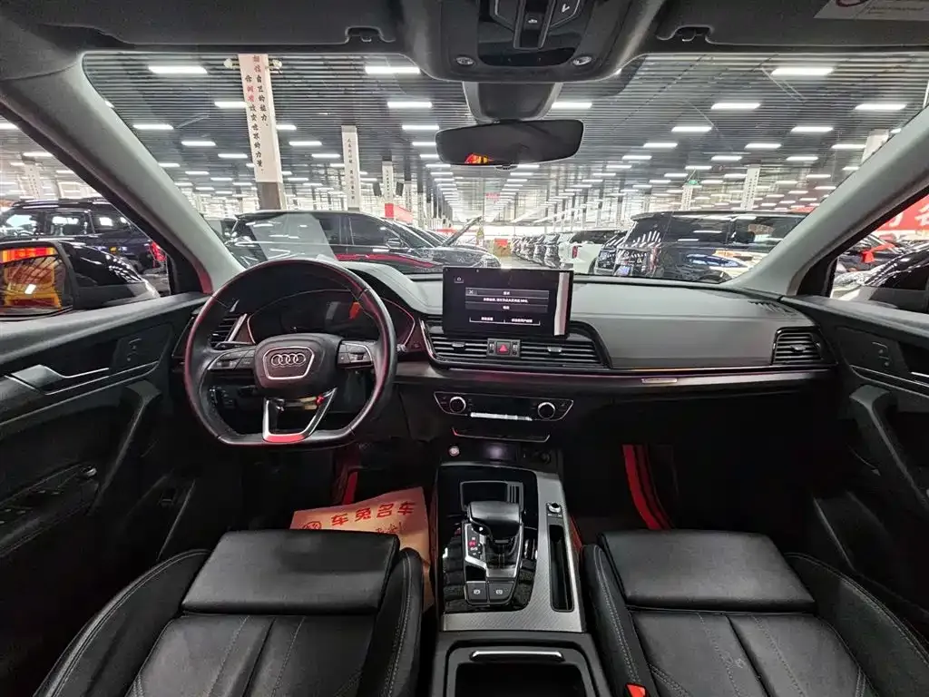 Audi Q5L — фото 10