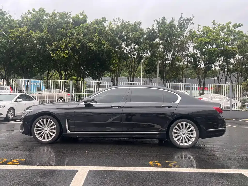 BMW 7 Series 2021 из CN, фото 9