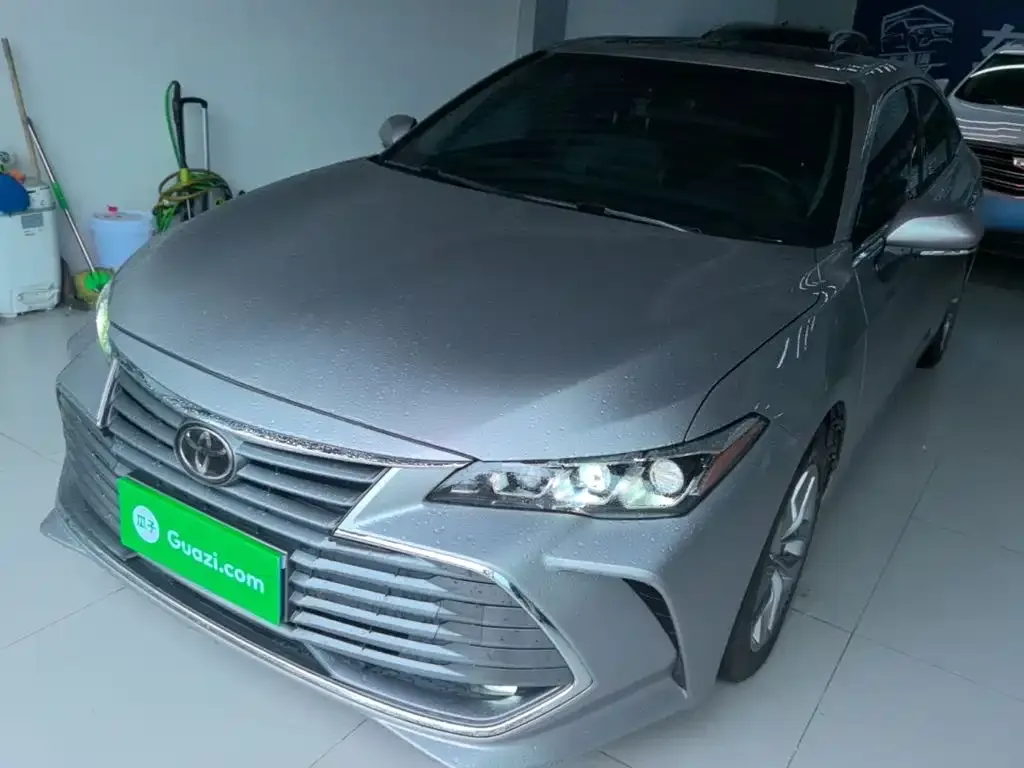Toyota Avalon — фото 1