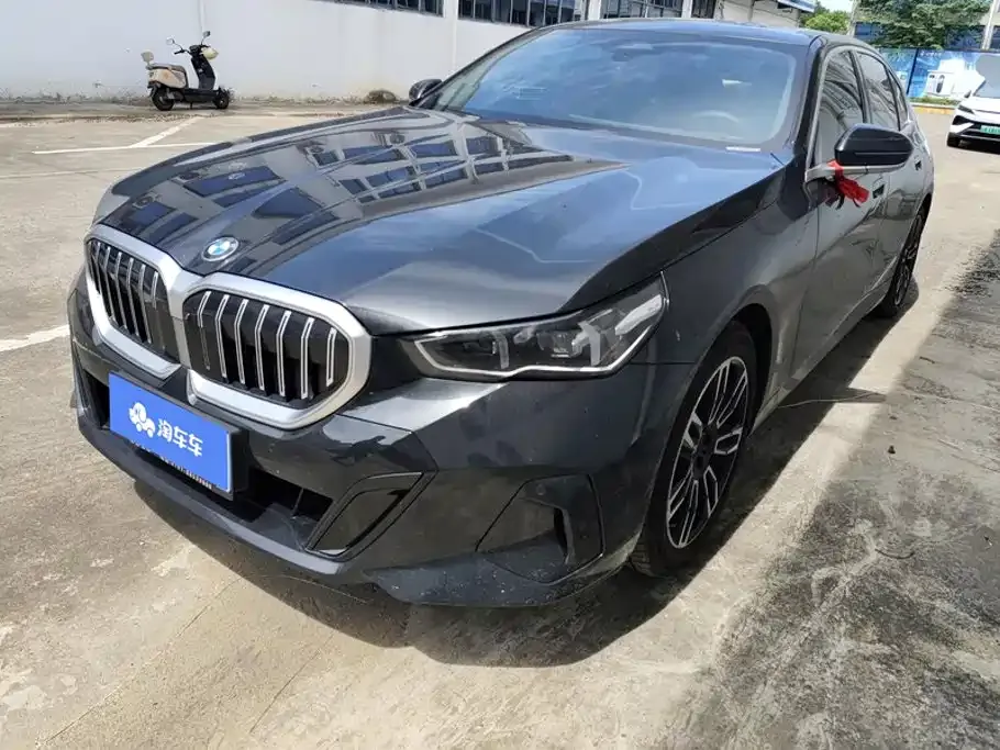 BMW 5 Series — фото 1
