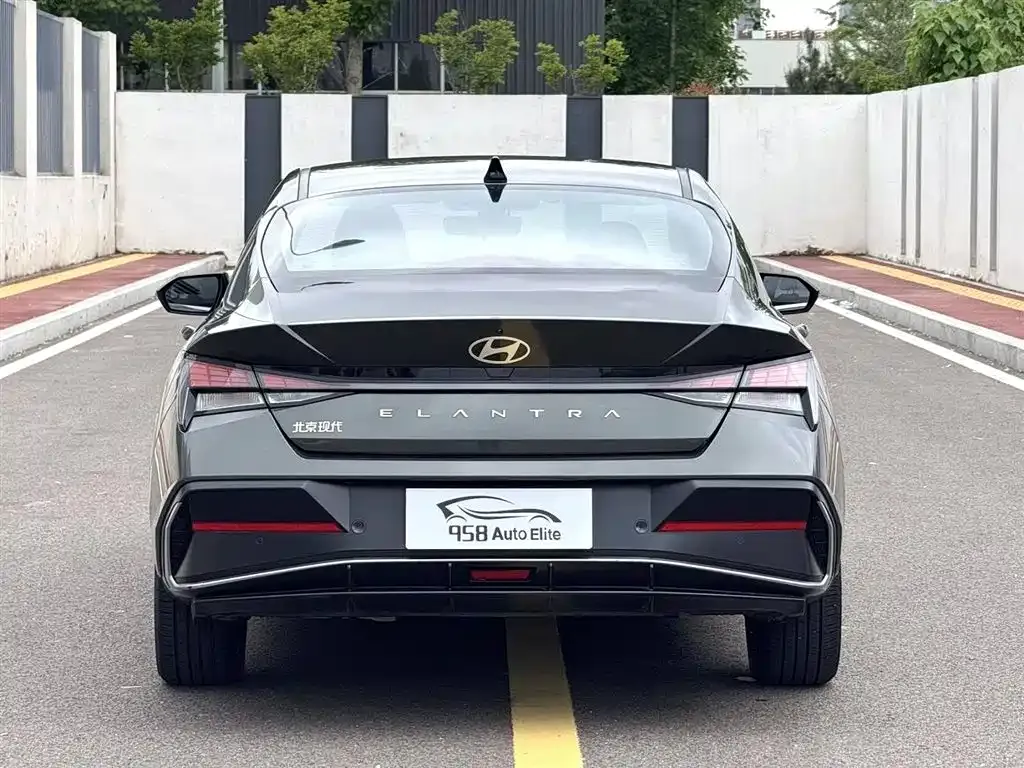 Hyundai Elantra — фото 3