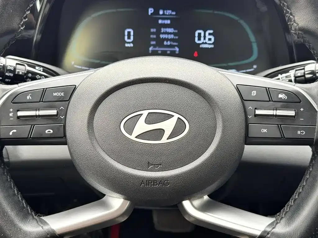 Hyundai Elantra — фото 10