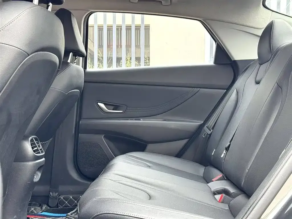 Hyundai Elantra — фото 2