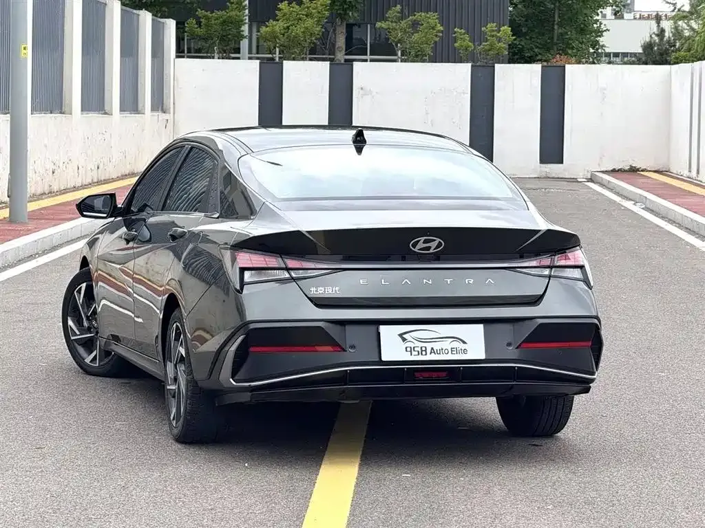 Hyundai Elantra — фото 9