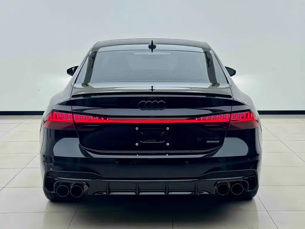 Audi A7L — фото 10