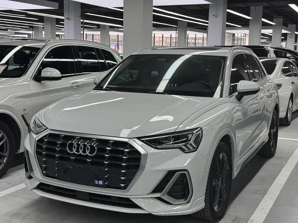 Audi Q3 — фото 1
