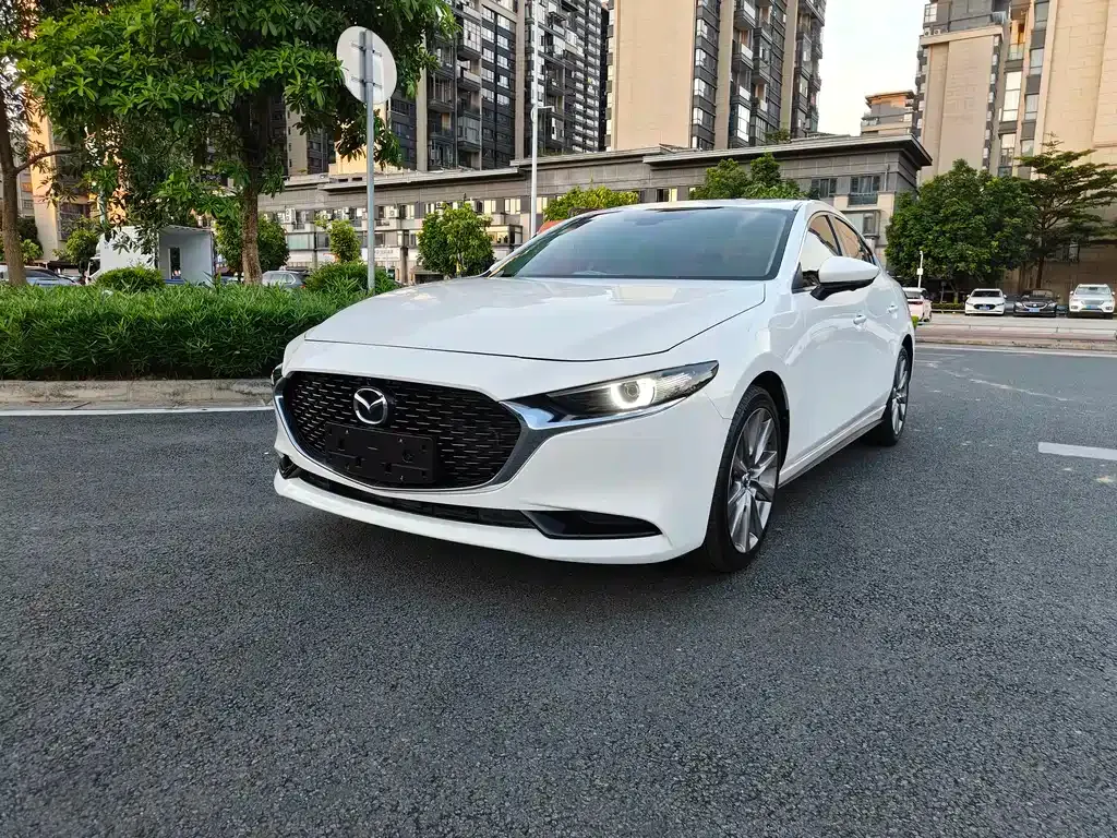Mazda 3 Axela — фото 1