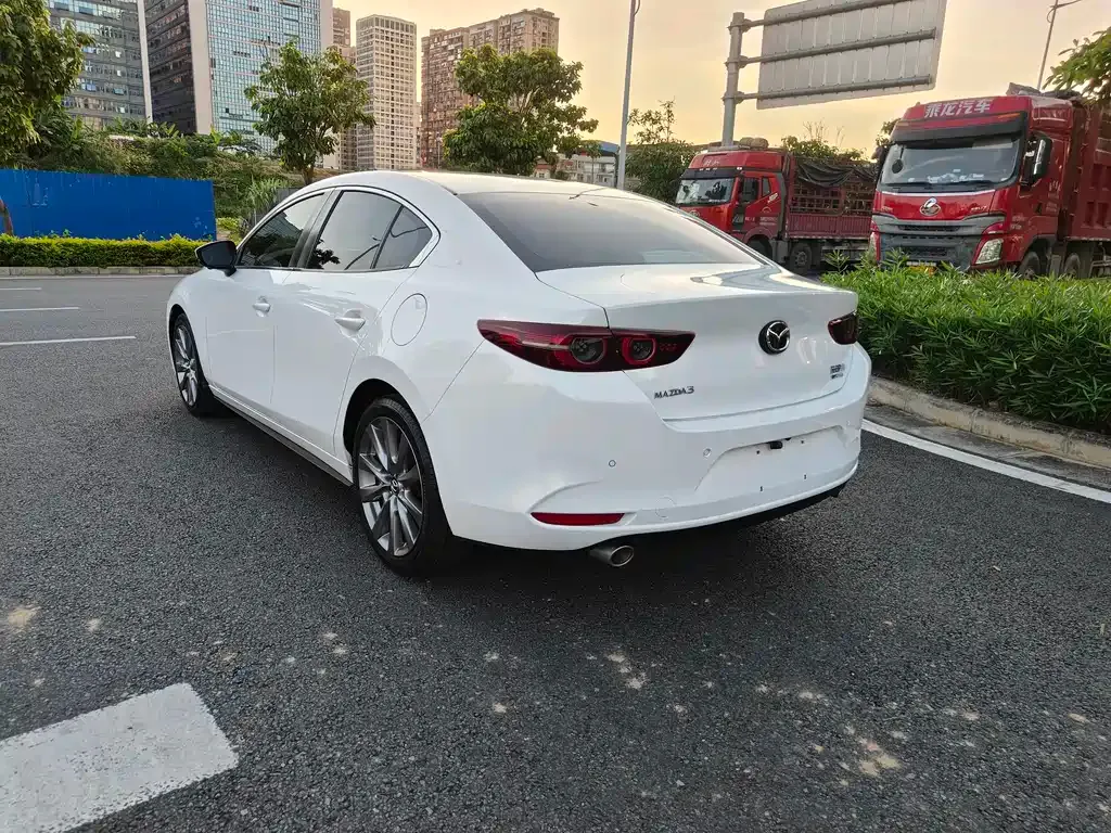 Mazda 3 Axela — фото 10