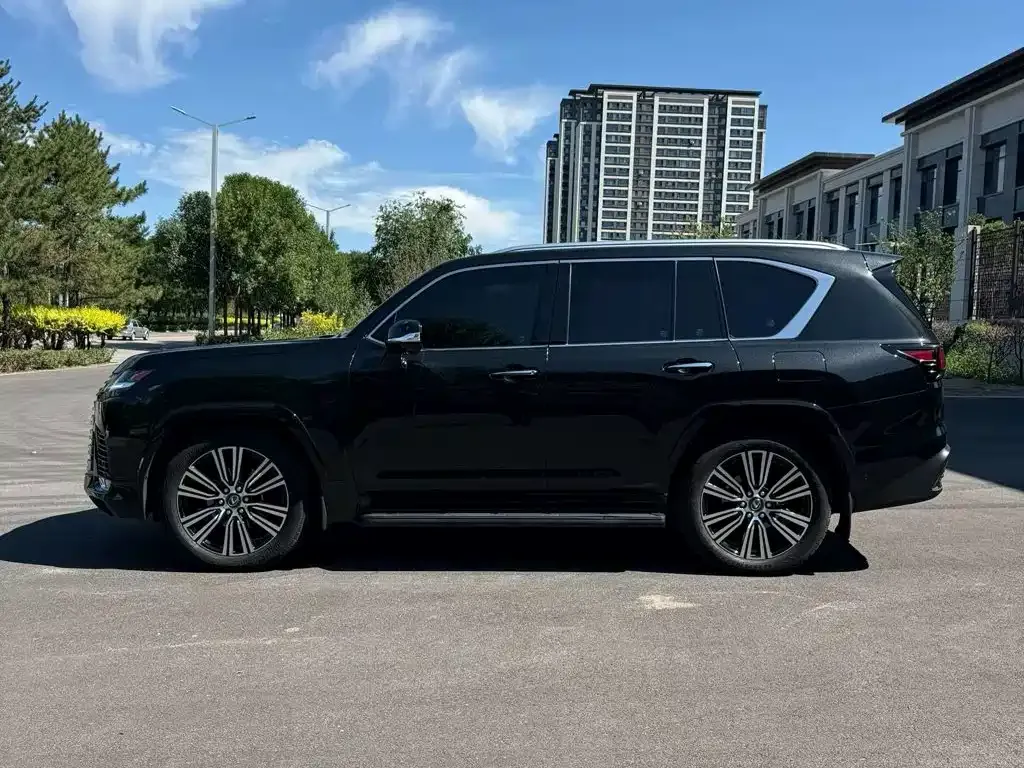 Lexus LX — фото 1