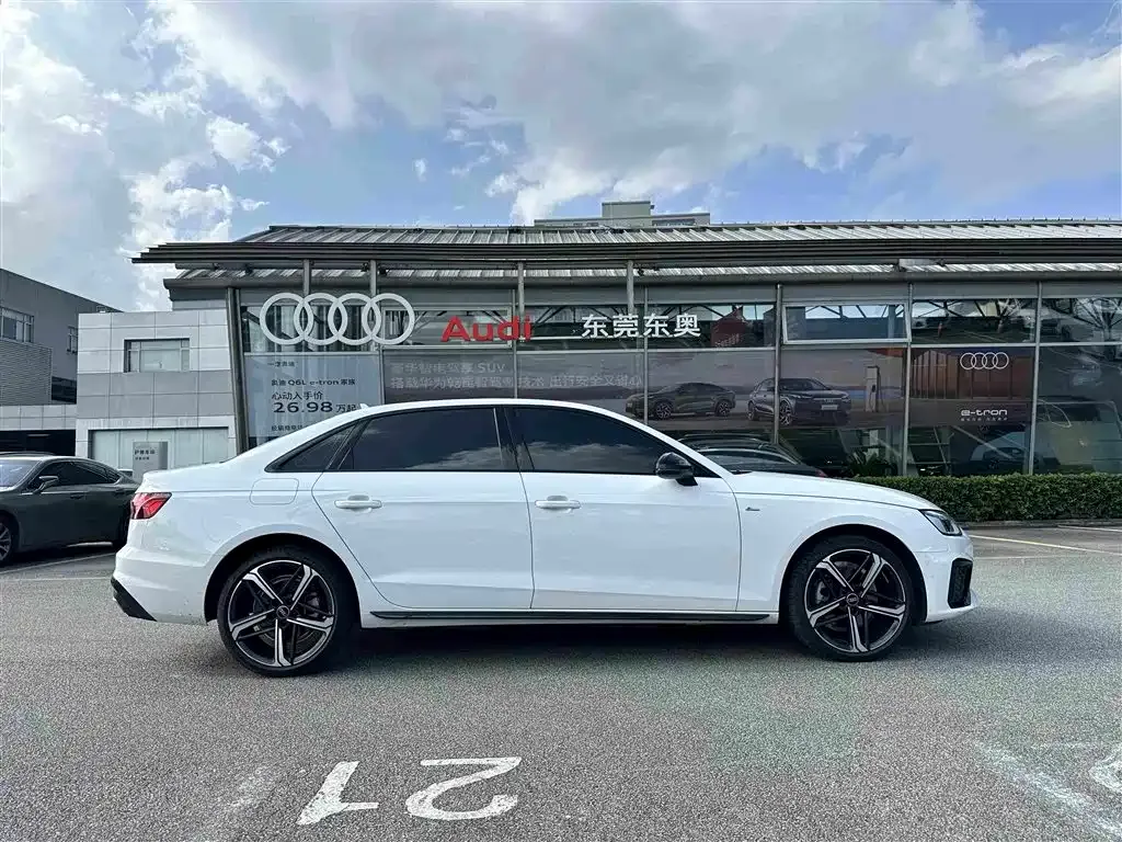 Audi A4L — фото 10