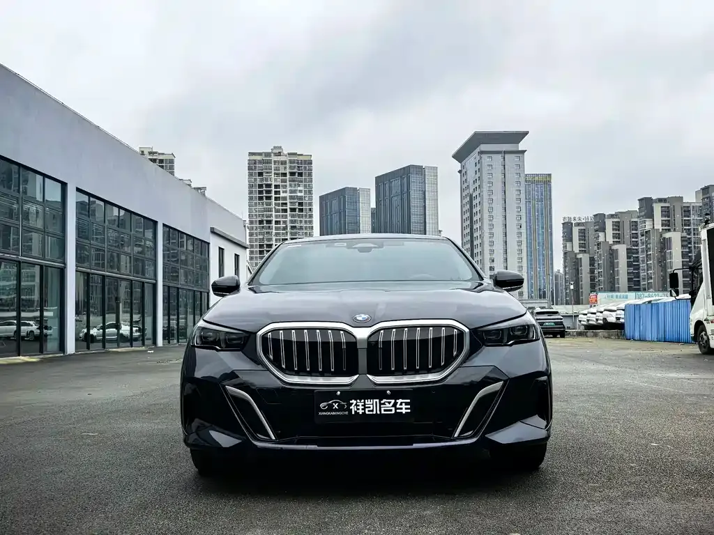 BMW 5 Series — фото 7