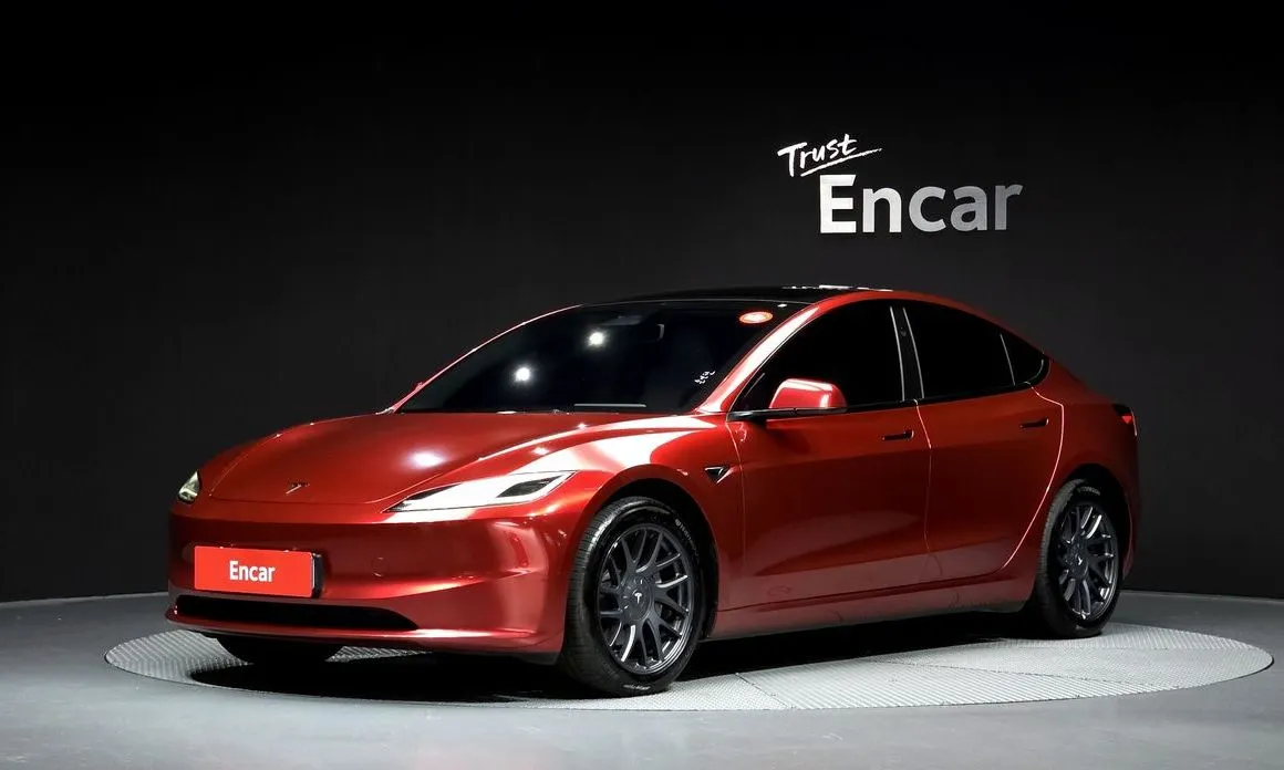 Tesla Model 3 — фото 1