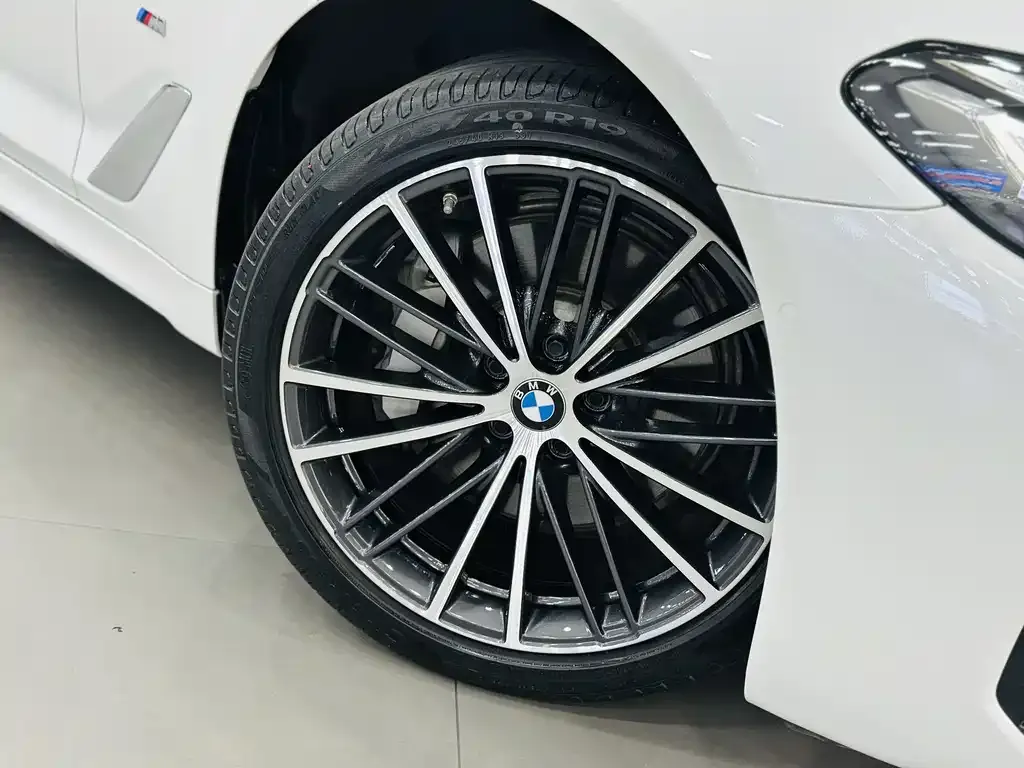 BMW 5 Series — фото 10