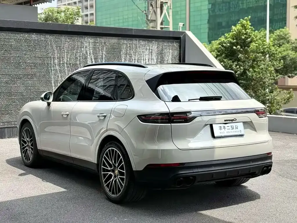 Porsche Cayenne — фото 10
