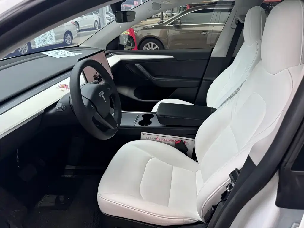 Tesla Model Y — фото 4