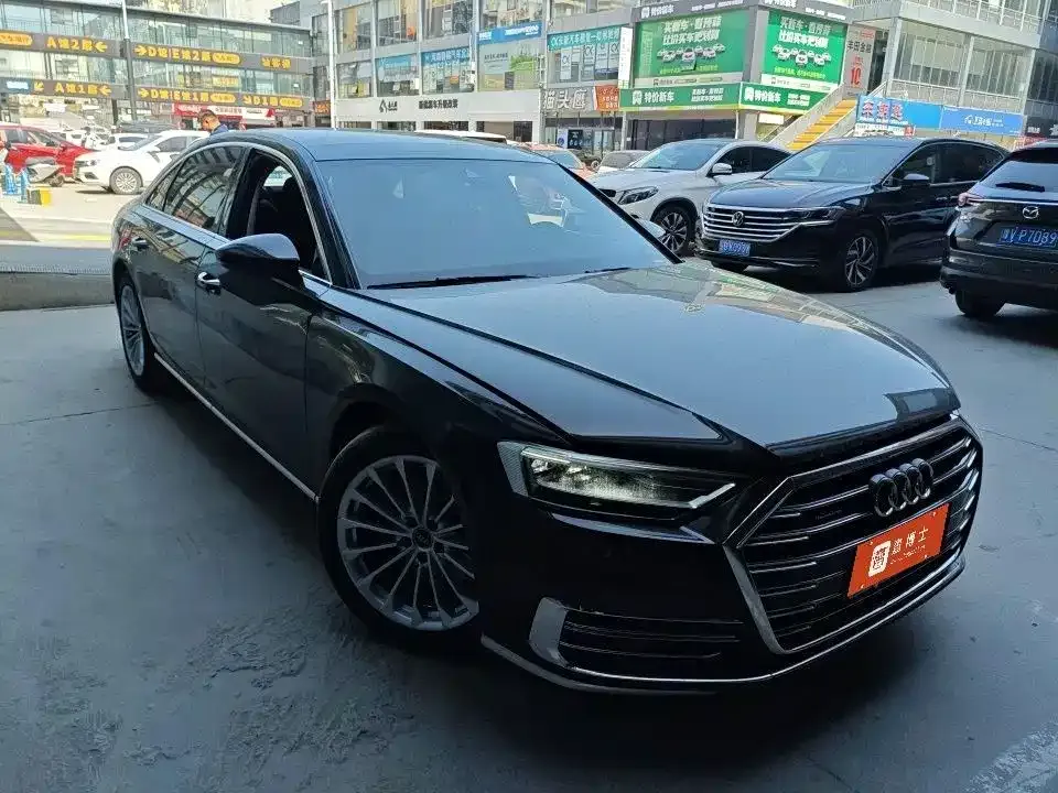 Audi A8 — фото 1