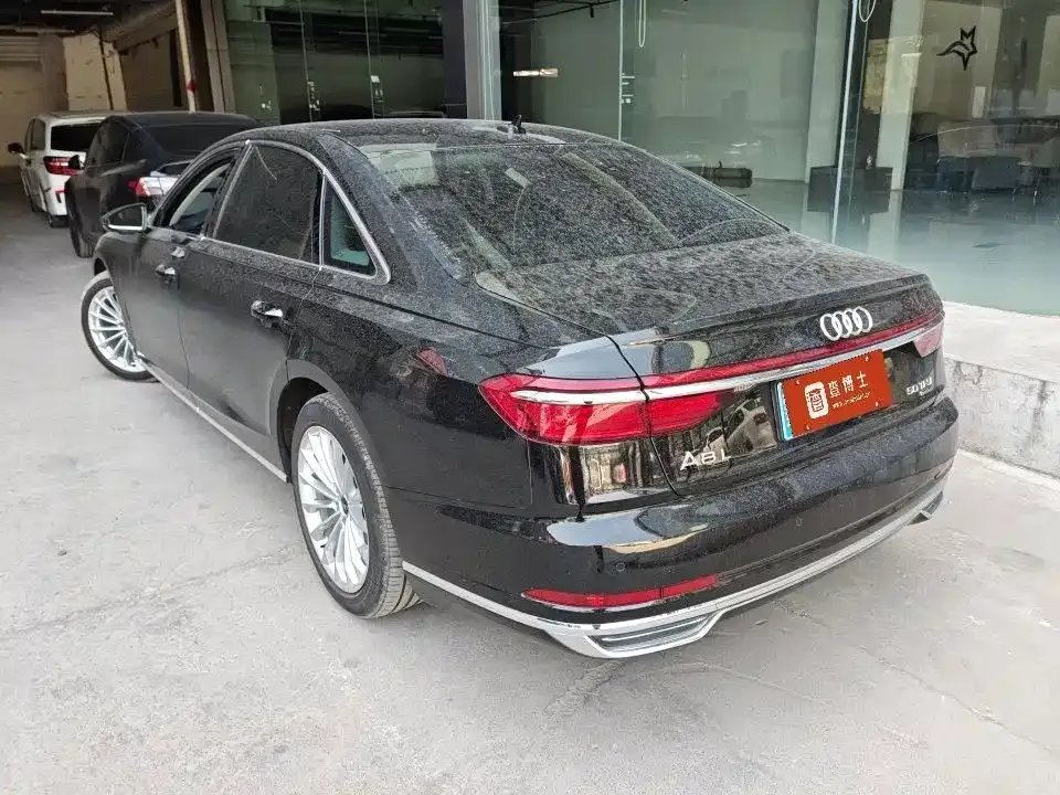 Audi A8 — фото 8